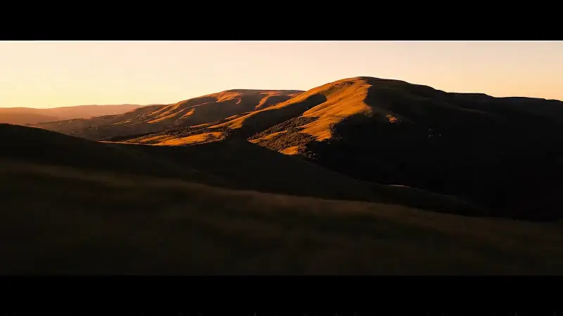 Standbild aus dem Video „Brennweite“